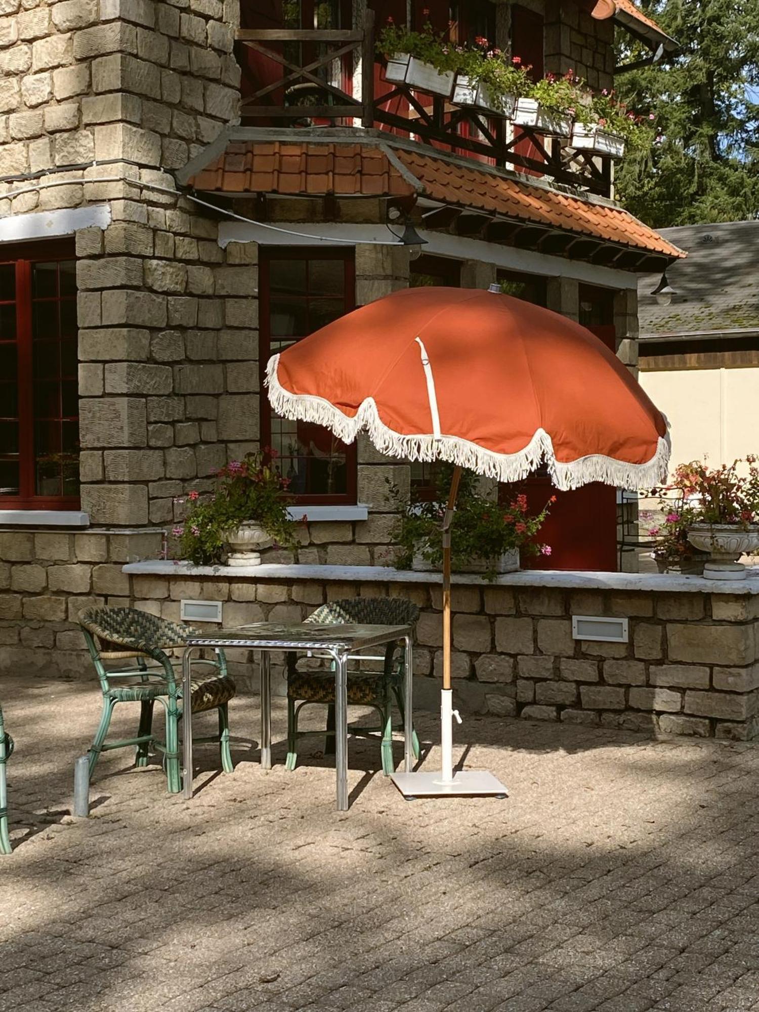 Hostellerie Du Lys Lamorlaye Exterior foto